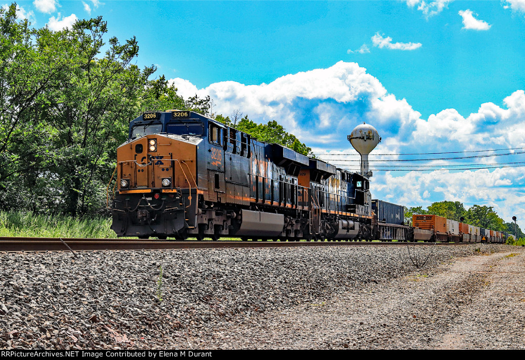 CSX 3208 on I-032